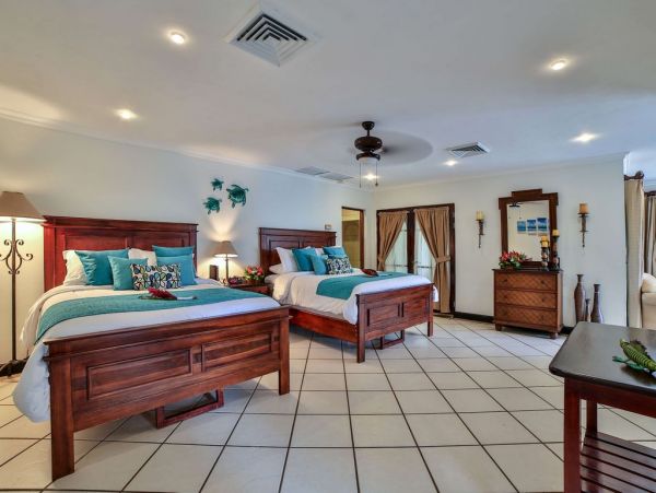 Luxury Villa with 8 Bedroom in Tamarindo