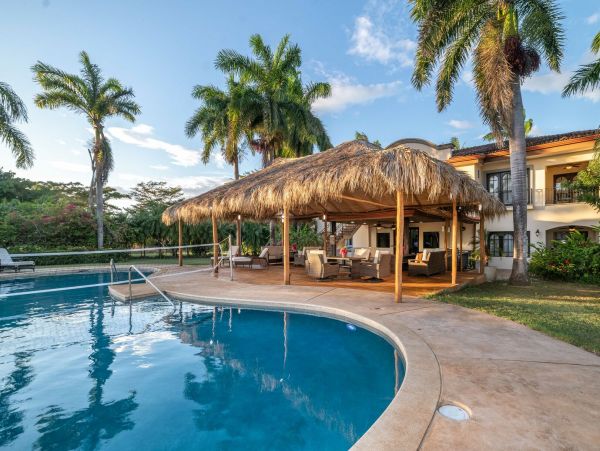 Luxury Villa with 8 Bedroom in Tamarindo