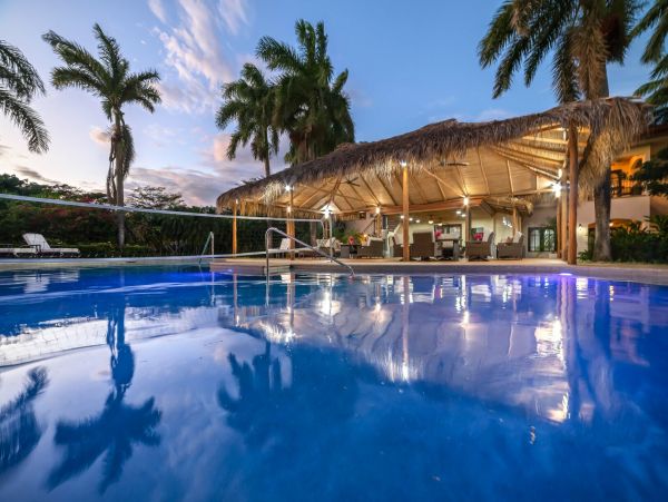 Luxury Villa with 8 Bedroom in Tamarindo