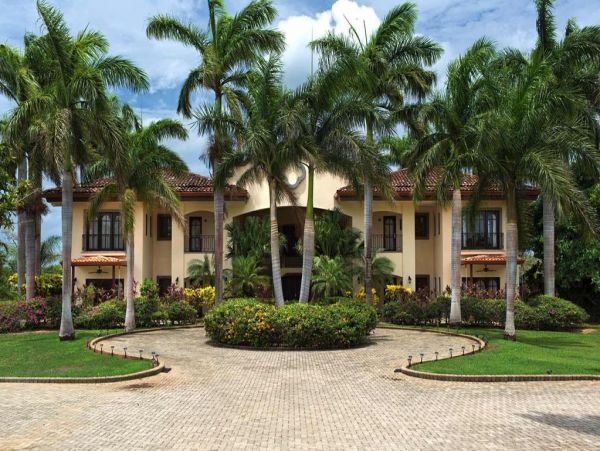 Luxury Villa with 8 Bedroom in Tamarindo