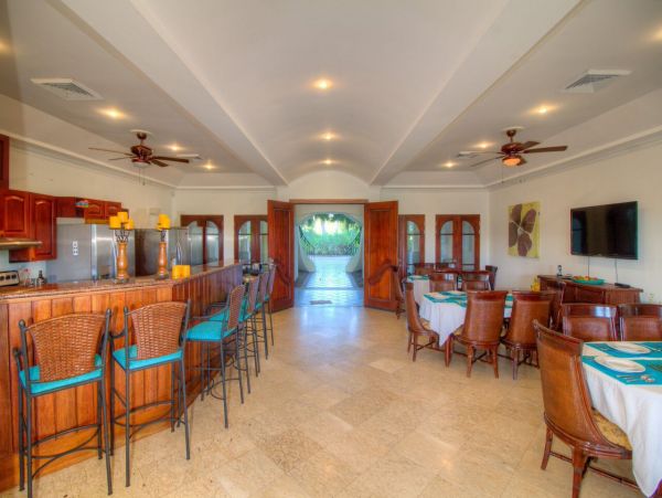 Luxury Villa with 8 Bedroom in Tamarindo