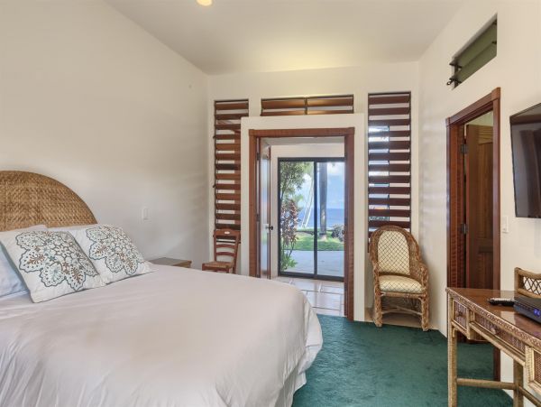 Kilauea Luxury 14 Bedroom Oceanfront Estate with Two Pools