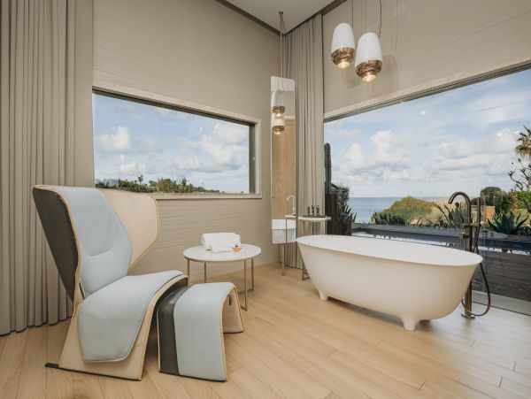 Gorgeous Oceanview Home 2 Bedroom Access to Luxury Resort