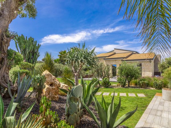 Three Bedroom Opulent Vacation Villa in Sicily