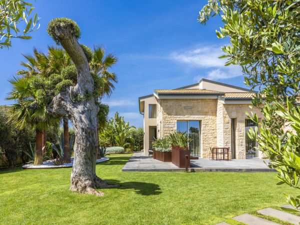 Three Bedroom Opulent Vacation Villa in Sicily