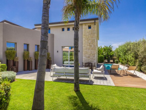 Three Bedroom Opulent Vacation Villa in Sicily