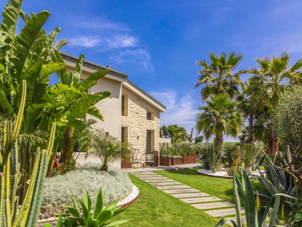 Three Bedroom Opulent Vacation Villa in Sicily