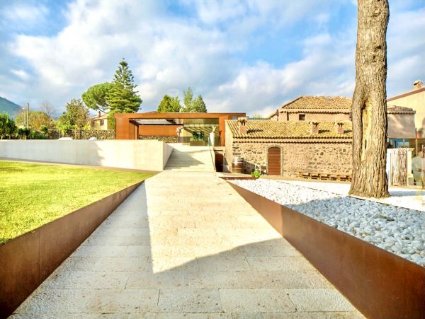 Sicily Four Bedroom Luxury Vacation Villa in the Wine Region