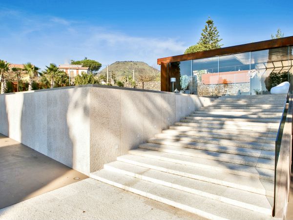 Sicily Four Bedroom Luxury Vacation Villa in the Wine Region