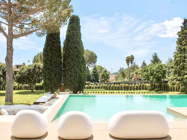 Sicily Four Bedroom Luxury Vacation Villa in the Wine Region