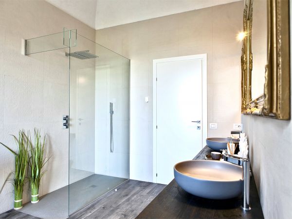 Sicily Four Bedroom Luxury Vacation Villa in the Wine Region