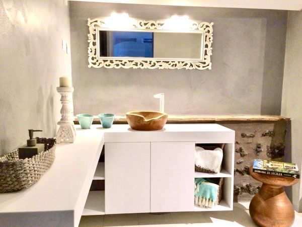 Sicily Four Bedroom Luxury Vacation Villa in the Wine Region