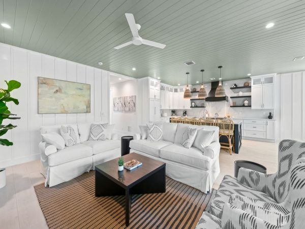Gorgeous 8 Bedroom Vacation Getaway Walk to Beach