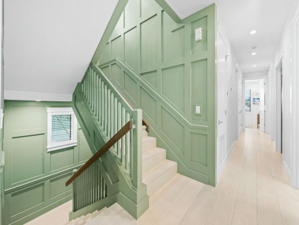 Gorgeous 8 Bedroom Vacation Getaway Walk to Beach