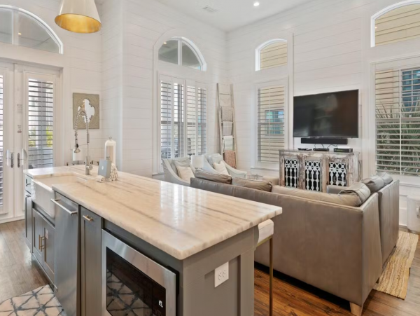 Beautiful 5 Bedroom Vacation Rental Steps from the Beach