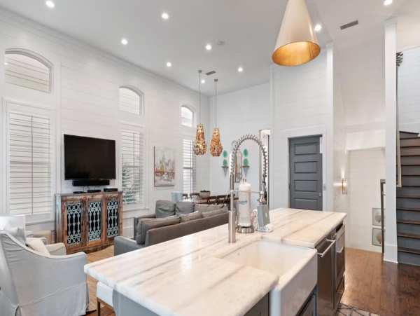 Beautiful 5 Bedroom Vacation Rental Steps from the Beach