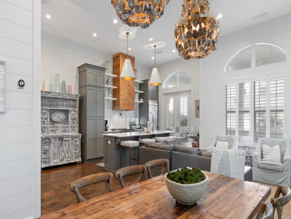 Beautiful 5 Bedroom Vacation Rental Steps from the Beach