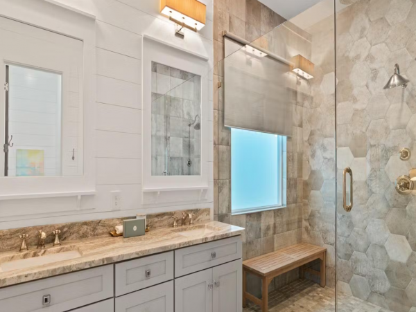 Beautiful 5 Bedroom Vacation Rental Steps from the Beach