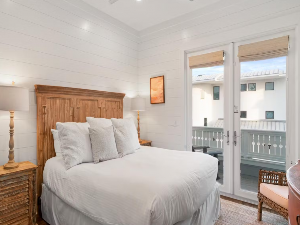 Beautiful 5 Bedroom Vacation Rental Steps from the Beach