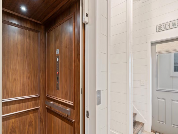 Beautiful 5 Bedroom Vacation Rental Steps from the Beach