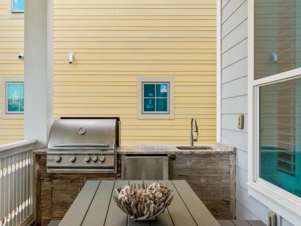 Beautiful 5 Bedroom Vacation Rental Steps from the Beach