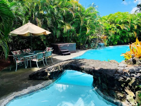 Oceanview Five Bedroom vacation Home in Kailua-Kona