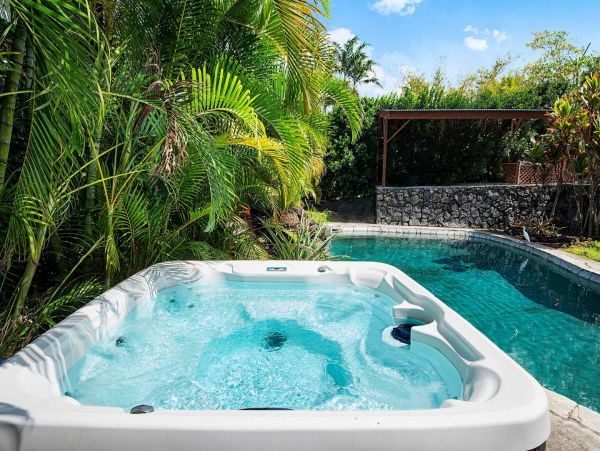 Oceanview Five Bedroom vacation Home in Kailua-Kona