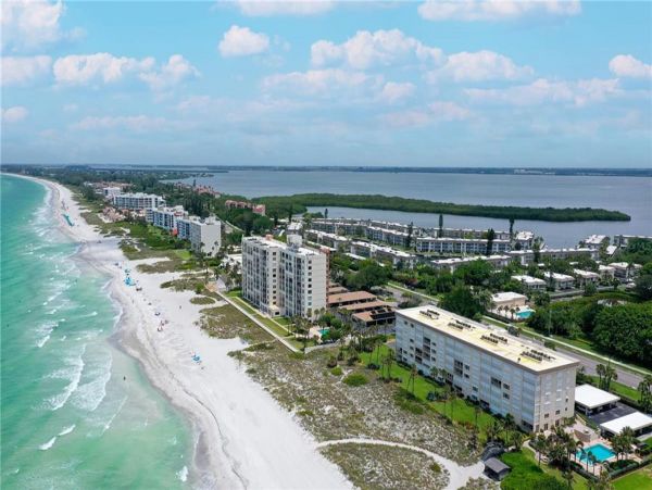 Longboat Key Beach Rentals Gulf Front 3-Bedroom with Panoramic Views
