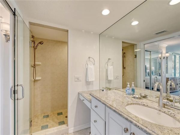 Longboat Key Beach Rentals Gulf Front 3-Bedroom with Panoramic Views