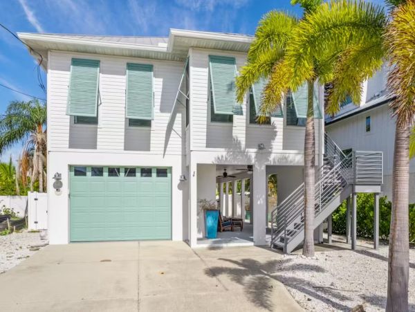 Holmes Beach Three Bedroom Luxury Vacation Rental