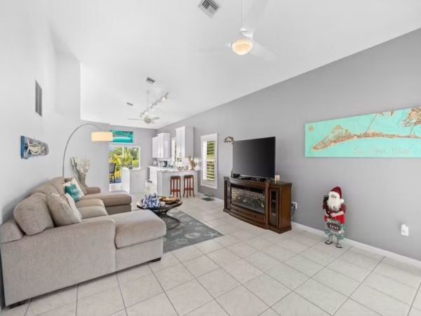 Holmes Beach Three Bedroom Luxury Vacation Rental
