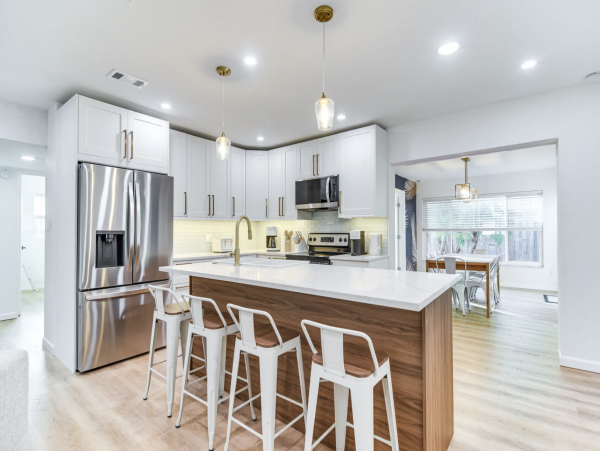 St. Petersburg Four Bedroom Getaway with Private Yard & Hot Tub