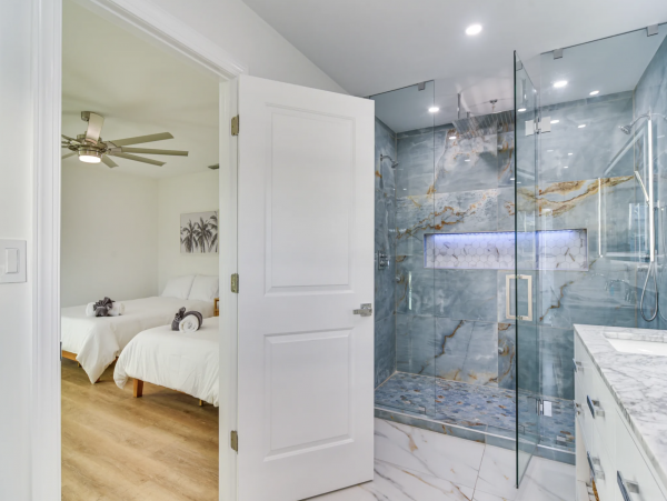 St. Petersburg Four Bedroom Getaway with Private Yard & Hot Tub