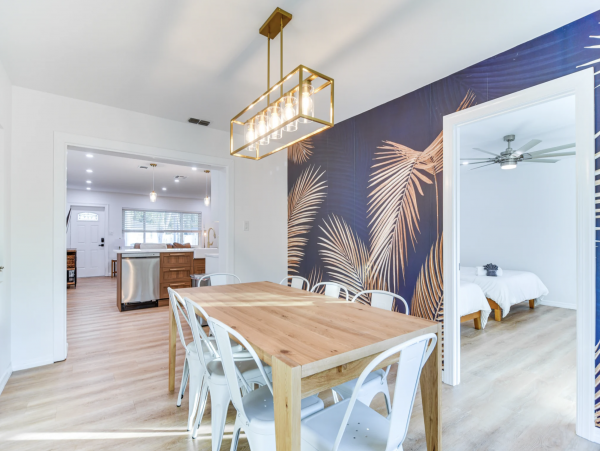 St. Petersburg Four Bedroom Getaway with Private Yard & Hot Tub