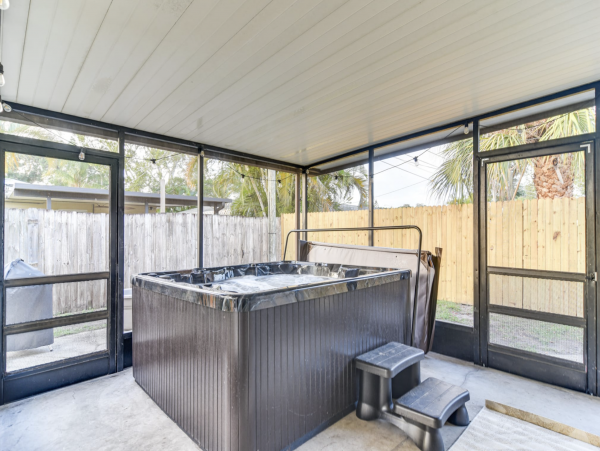 St. Petersburg Four Bedroom Getaway with Private Yard & Hot Tub