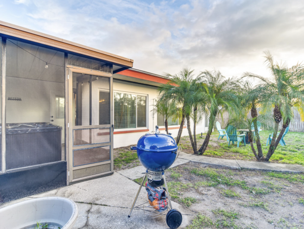 St. Petersburg Four Bedroom Getaway with Private Yard & Hot Tub