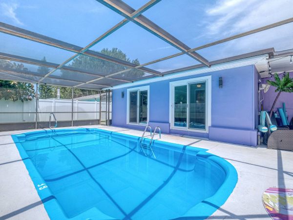 Lovely Largo Vacation Rental with 3 Bedrooms & Pool