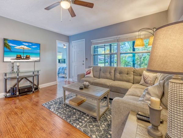 Lovely Largo Vacation Rental with 3 Bedrooms & Pool