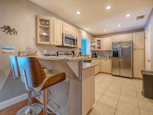 Lovely Largo Vacation Rental with 3 Bedrooms & Pool