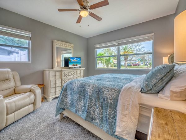 Lovely Largo Vacation Rental with 3 Bedrooms & Pool