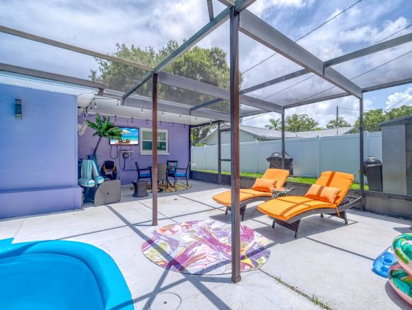 Lovely Largo Vacation Rental with 3 Bedrooms & Pool