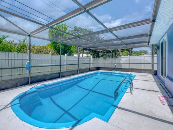 Lovely Largo Vacation Rental with 3 Bedrooms & Pool