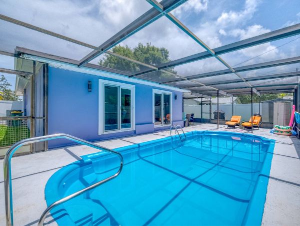 Lovely Largo Vacation Rental with 3 Bedrooms & Pool