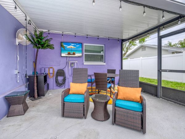 Lovely Largo Vacation Rental with 3 Bedrooms & Pool
