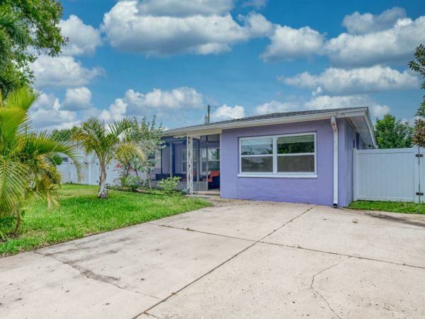 Lovely Largo Vacation Rental with 3 Bedrooms & Pool