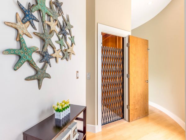 Eight Bedroom Beachfront Vacation Home in Jensen Beach
