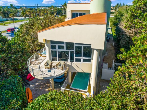 Eight Bedroom Beachfront Vacation Home in Jensen Beach