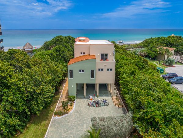 Eight Bedroom Beachfront Vacation Home in Jensen Beach