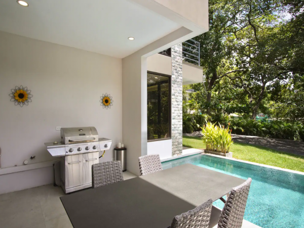 Coco Vacation Home with 4 Bedrooms and Pool