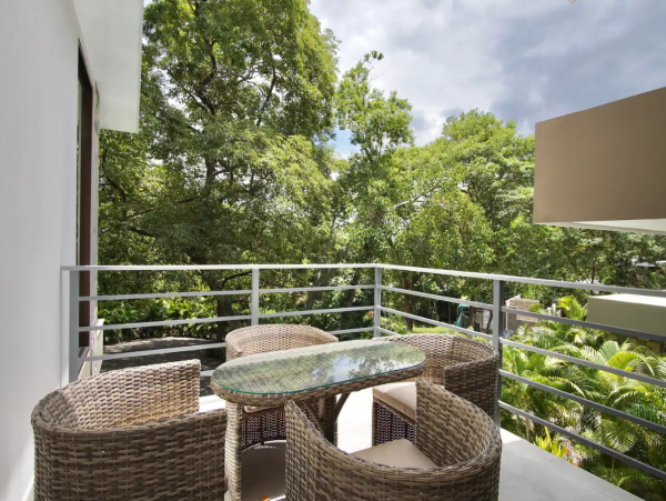 Coco Vacation Home with 4 Bedrooms and Pool